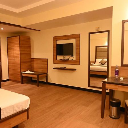 Hotel Sms Grand Imperial ฮอร์นีเบ็ชวา ภายนอก รูปภาพ