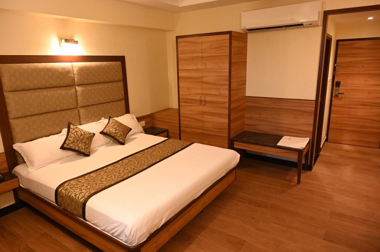 Hotel Sms Grand Imperial ฮอร์นีเบ็ชวา ภายนอก รูปภาพ
