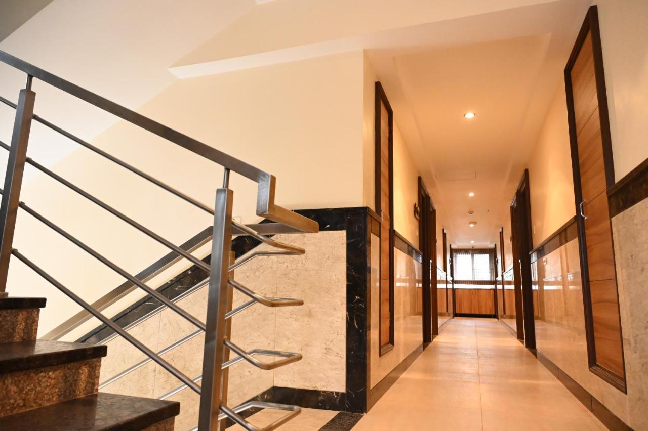 Hotel Sms Grand Imperial ฮอร์นีเบ็ชวา ภายนอก รูปภาพ