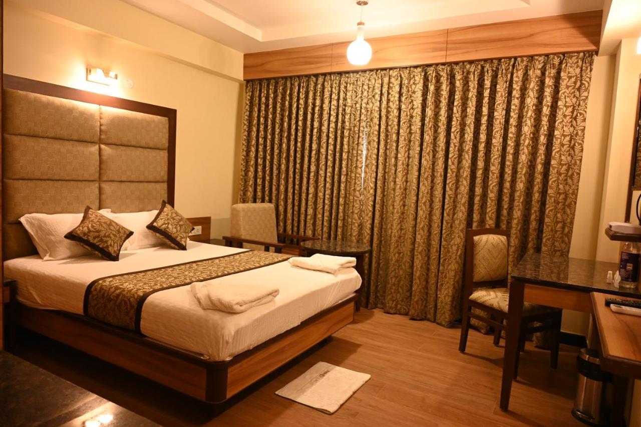 Hotel Sms Grand Imperial ฮอร์นีเบ็ชวา ภายนอก รูปภาพ