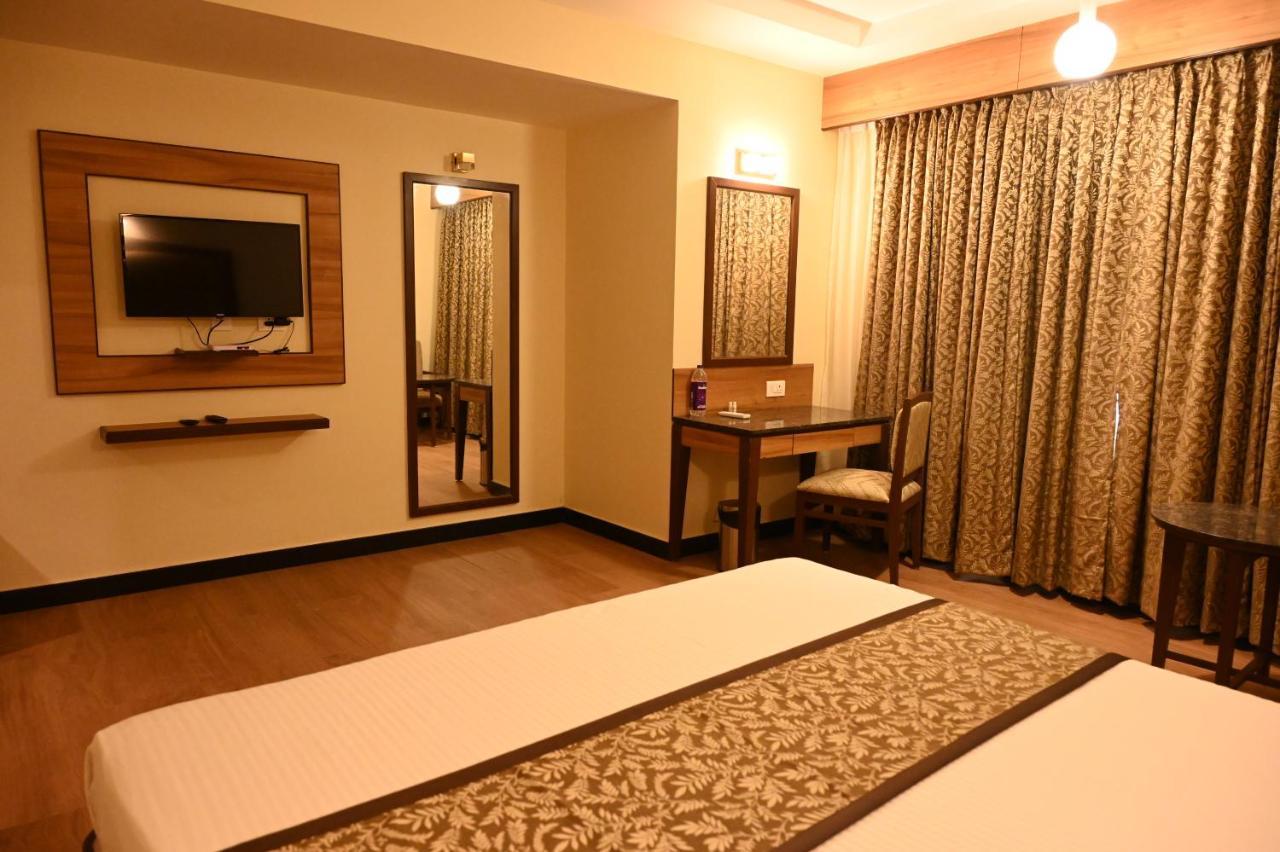 Hotel Sms Grand Imperial ฮอร์นีเบ็ชวา ภายนอก รูปภาพ